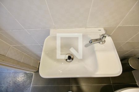 Lavabo de apartamento para alugar com 2 quartos, 69m² em Jardim Las Palmas, Guarujá