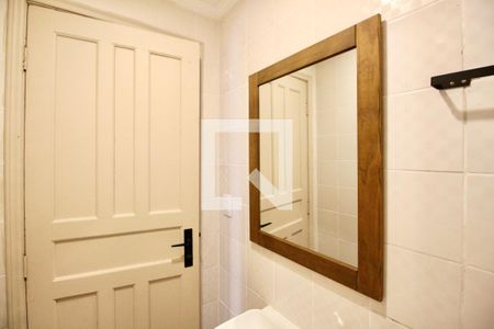 Lavabo de apartamento para alugar com 2 quartos, 69m² em Jardim Las Palmas, Guarujá