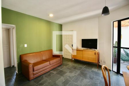 Sala  de apartamento para alugar com 2 quartos, 69m² em Jardim Las Palmas, Guarujá