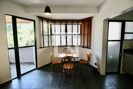 Sala de apartamento para alugar com 2 quartos, 69m² em Jardim Las Palmas, Guarujá