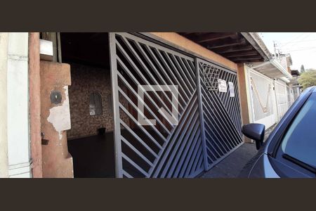 Casa à venda com 191m², 3 quartos e 2 vagas Casa à venda com 191m², 3 quartos e 2 vagasFachada