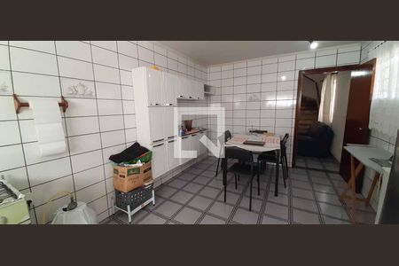 Casa à venda com 191m², 3 quartos e 2 vagas Casa à venda com 191m², 3 quartos e 2 vagasCozinha