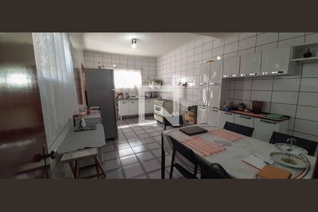 Casa à venda com 191m², 3 quartos e 2 vagas Casa à venda com 191m², 3 quartos e 2 vagasCozinha