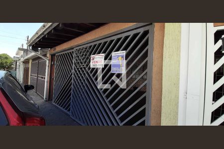 Casa à venda com 191m², 3 quartos e 2 vagas Casa à venda com 191m², 3 quartos e 2 vagasFachada