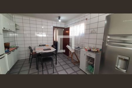 Casa à venda com 191m², 3 quartos e 2 vagas Casa à venda com 191m², 3 quartos e 2 vagasCozinha