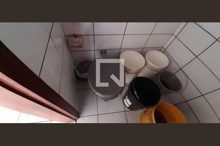 Casa à venda com 191m², 3 quartos e 2 vagas Casa à venda com 191m², 3 quartos e 2 vagasBanheiro de Serviço