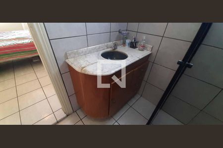 Casa à venda com 191m², 3 quartos e 2 vagas Casa à venda com 191m², 3 quartos e 2 vagasBanheiro