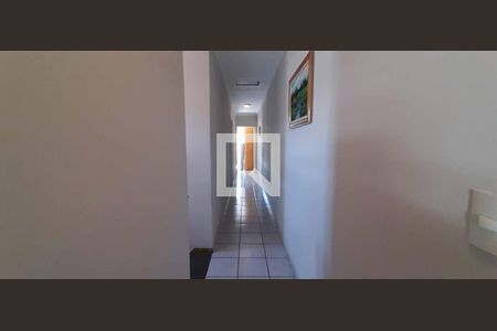 Casa à venda com 191m², 3 quartos e 2 vagas Casa à venda com 191m², 3 quartos e 2 vagasCorredor