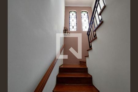 Escada  de casa à venda com 3 quartos, 190m² em Campo Grande, São Paulo