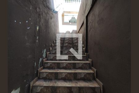 Casa para alugar com 130m², 3 quartos e 2 vagasEscada