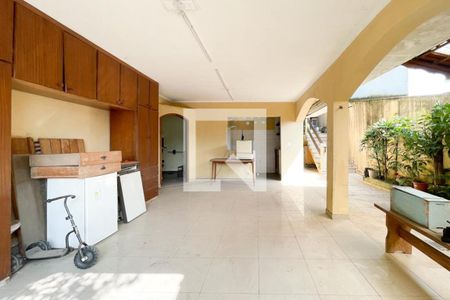 Casa à venda com 250m², 3 quartos e 3 vagasÁrea - Churrasqueira