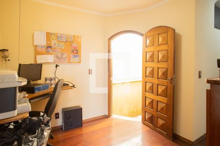 Casa à venda com 250m², 3 quartos e 3 vagasEscritório