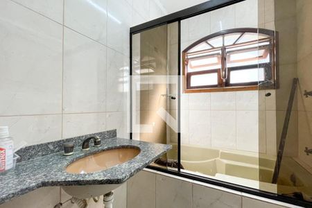 Casa à venda com 250m², 3 quartos e 3 vagasBanheiro - Suíte 1