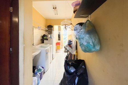 Casa à venda com 250m², 3 quartos e 3 vagasÁrea de Serviço