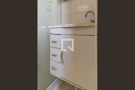 Banheiro de kitnet/studio para alugar com 1 quarto, 40m² em Cordovil, Rio de Janeiro