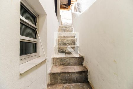 Escada de Acesso ao Qaurto de casa para alugar com 1 quarto, 40m² em Penha de França, São Paulo