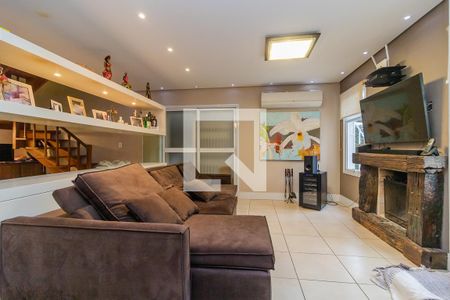 Sala de casa à venda com 3 quartos, 200m² em Teresópolis, Porto Alegre