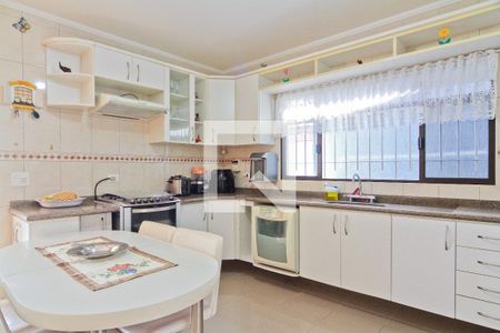 Casa à venda com 145m², 2 quartos e 2 vagas Casa à venda com 145m², 2 quartos e 2 vagasCozinha