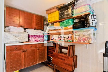 Casa à venda com 145m², 2 quartos e 2 vagas Casa à venda com 145m², 2 quartos e 2 vagasEdícula - cozinha