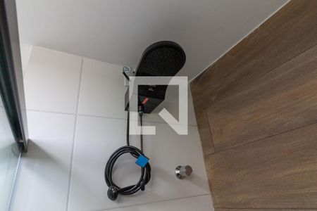 Banheiro de kitnet/studio para alugar com 1 quarto, 21m² em Jardim Trussardi, São Paulo
