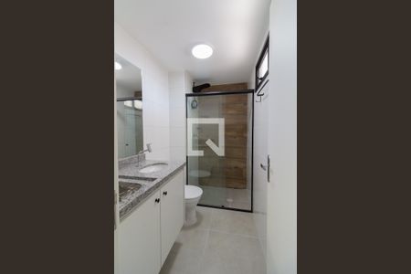 Banheiro de kitnet/studio para alugar com 1 quarto, 21m² em Jardim Trussardi, São Paulo