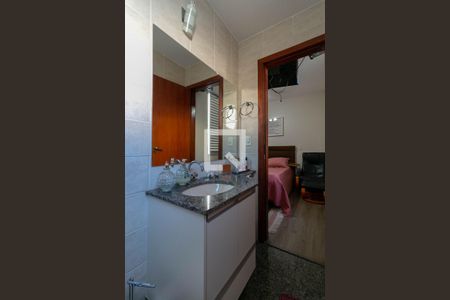 Apartamento à venda com 210m², 4 quartos e 3 vagasBanheiro Quarto 3