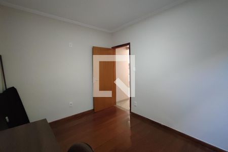 Casa à venda com 190m², 5 quartos e 2 vagasQuarto 3