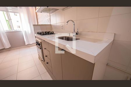 Cozinha de apartamento para alugar com 2 quartos, 35m² em Parque Fongaro, São Paulo