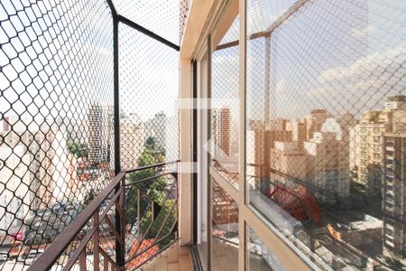 Varanda  de apartamento à venda com 1 quarto, 56m² em Vila Nova Conceição, São Paulo
