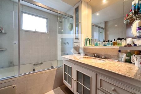 Apartamento à venda com 150m², 3 quartos e 3 vagasBanheiro do Quarto 3