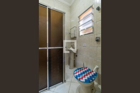 Banheiro de casa para alugar com 1 quarto, 39m² em Vila Carmosina, São Paulo