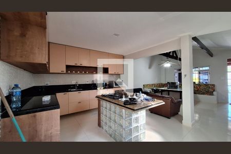 Casa para alugar com 110m², 3 quartos e 2 vagassala /cozinha