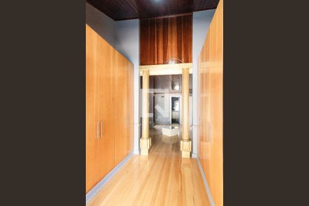 Casa à venda com 1000m², 4 quartos e 4 vagasCorredor 