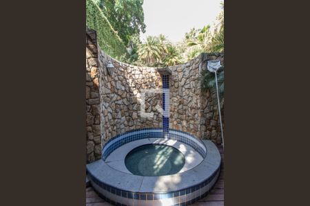 Casa à venda com 1000m², 4 quartos e 4 vagasQuintal