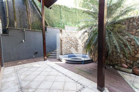 Casa à venda com 1000m², 4 quartos e 4 vagasQuintal