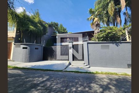 Casa à venda com 1000m², 4 quartos e 4 vagasFachada