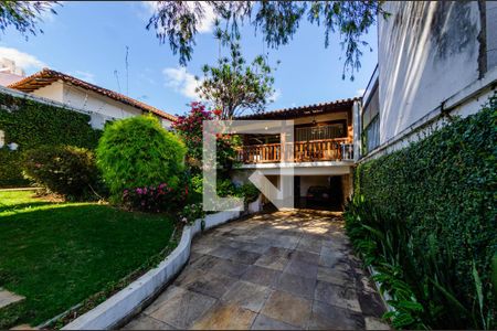 Casa para alugar com 465m², 4 quartos e 5 vagasFachada