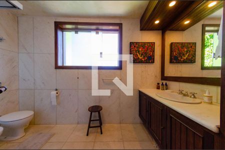 Casa para alugar com 465m², 4 quartos e 5 vagasBanheiro