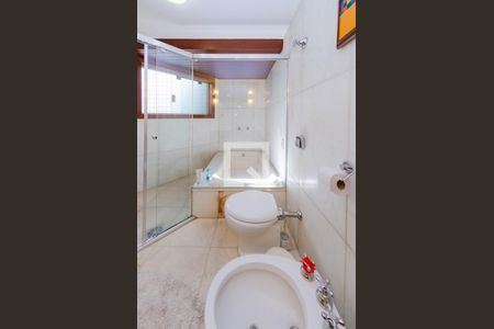 Casa para alugar com 465m², 4 quartos e 5 vagasBanheiro 2