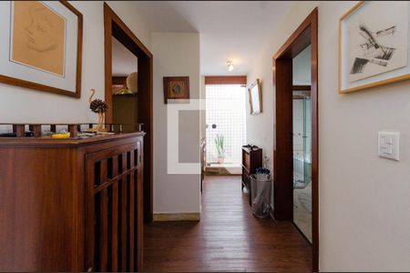 Casa para alugar com 465m², 4 quartos e 5 vagasCorredor