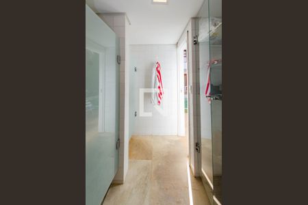 Casa para alugar com 465m², 4 quartos e 5 vagasBanheiro externo