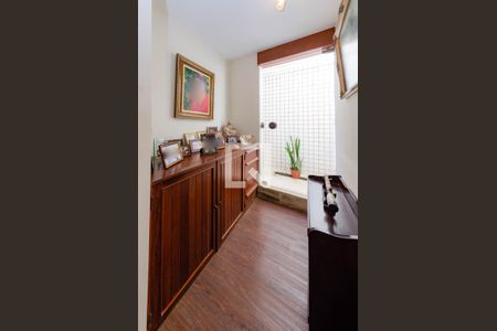 Casa para alugar com 465m², 4 quartos e 5 vagasCorredor