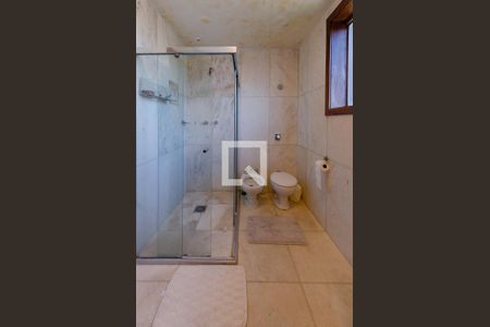 Casa para alugar com 465m², 4 quartos e 5 vagasBanheiro