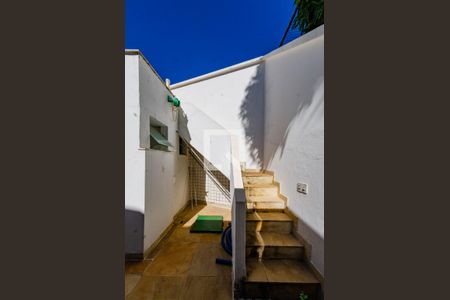 Casa para alugar com 465m², 4 quartos e 5 vagasEscada