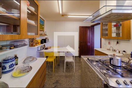 Casa para alugar com 465m², 4 quartos e 5 vagasCozinha