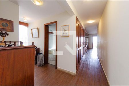 Casa para alugar com 465m², 4 quartos e 5 vagasCorredor