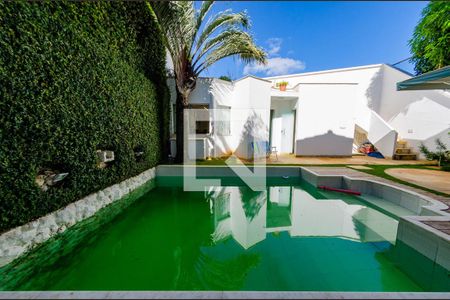 Casa para alugar com 465m², 4 quartos e 5 vagasQuintal