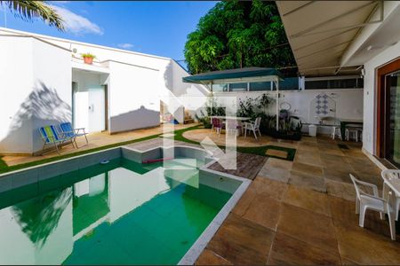 Casa para alugar com 465m², 4 quartos e 5 vagasQuintal