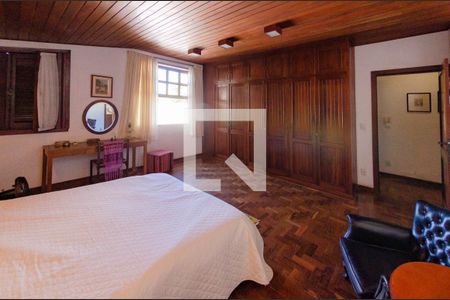 Casa para alugar com 465m², 4 quartos e 5 vagasSuíte