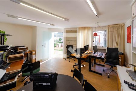 Casa para alugar com 465m², 4 quartos e 5 vagasSala externa